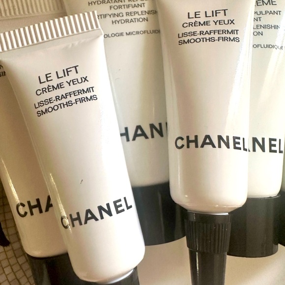 Chanel sample set Hydra beauty x 3 and Le lift eyes x 2 plus cleanser - Picture 2 of 6